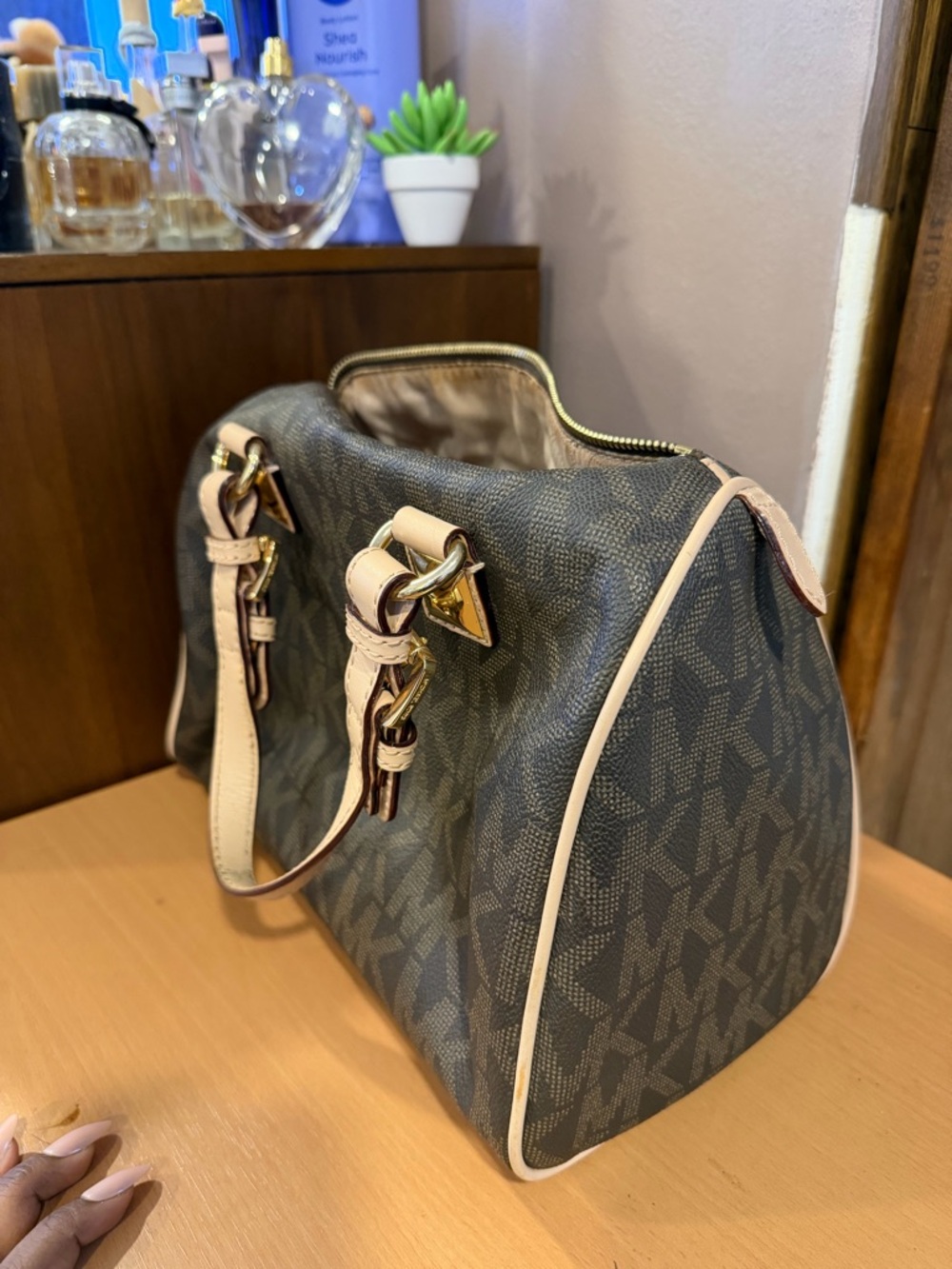 Michael Kors monogrammed Grayson Satchel - Picture 4 of 7